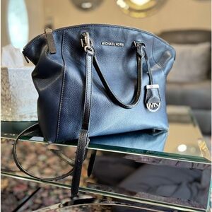 It’s in good condition. Rest everything you can see in pictures